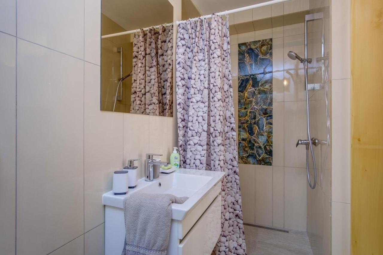Elegant Apartment Iris Mali Losinj Exterior photo